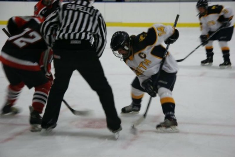 Nora Cothren plays Ice Hockey Nora Cothren plays Ice Hockey
