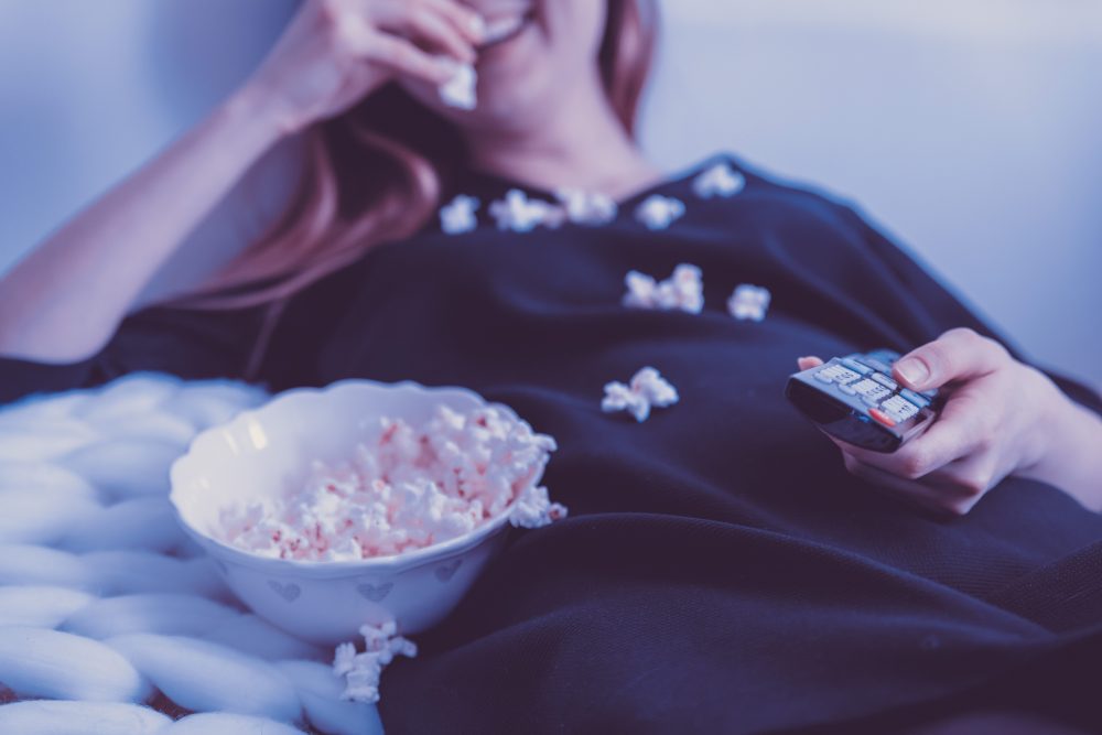 woman eating pop corn