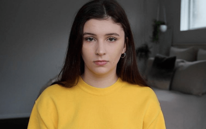 YouTuber Jamie Curry