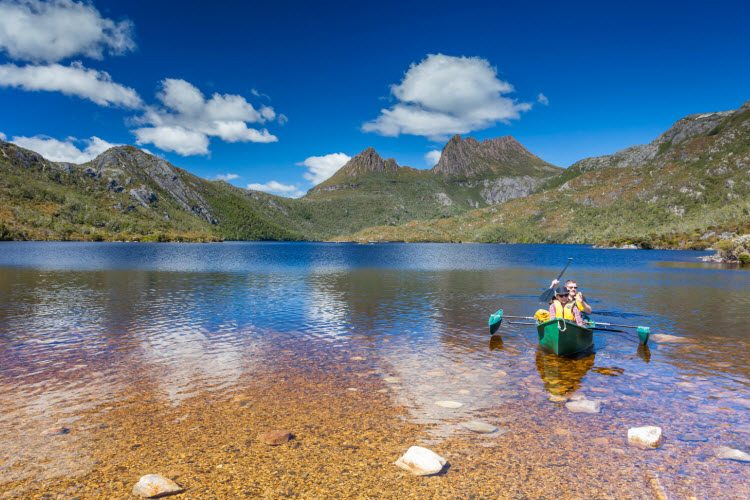 Canoing on Cradle Mountain Canoing on Cradle Mountain